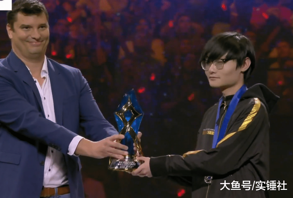 蒂姆在FPX比赛中夺冠,刷新纪录引发热议!观众掌声雷动 蒂姆在FPX比赛中夺冠,刷新纪录引发热议!观众掌声雷动