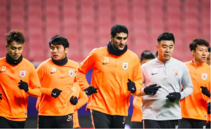 里尔发布备战花絮，冲刺阶段远射贴柱，亚冠任务艰巨，资深球员宣示担当