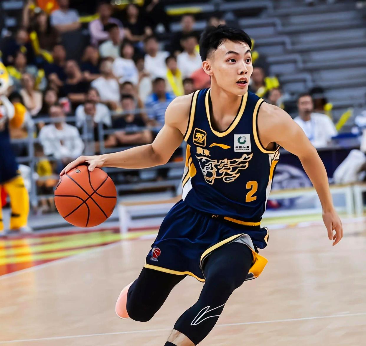 今晨NBA总决赛传出新动向,广东宏远遗憾出局,管理层表态:目标明确,资深球员宣示担当的简单介绍 今晨NBA总决赛传出新动向,广东宏远遗憾出局,管理层表态:目标明确,资深球员宣示担当的简单介绍