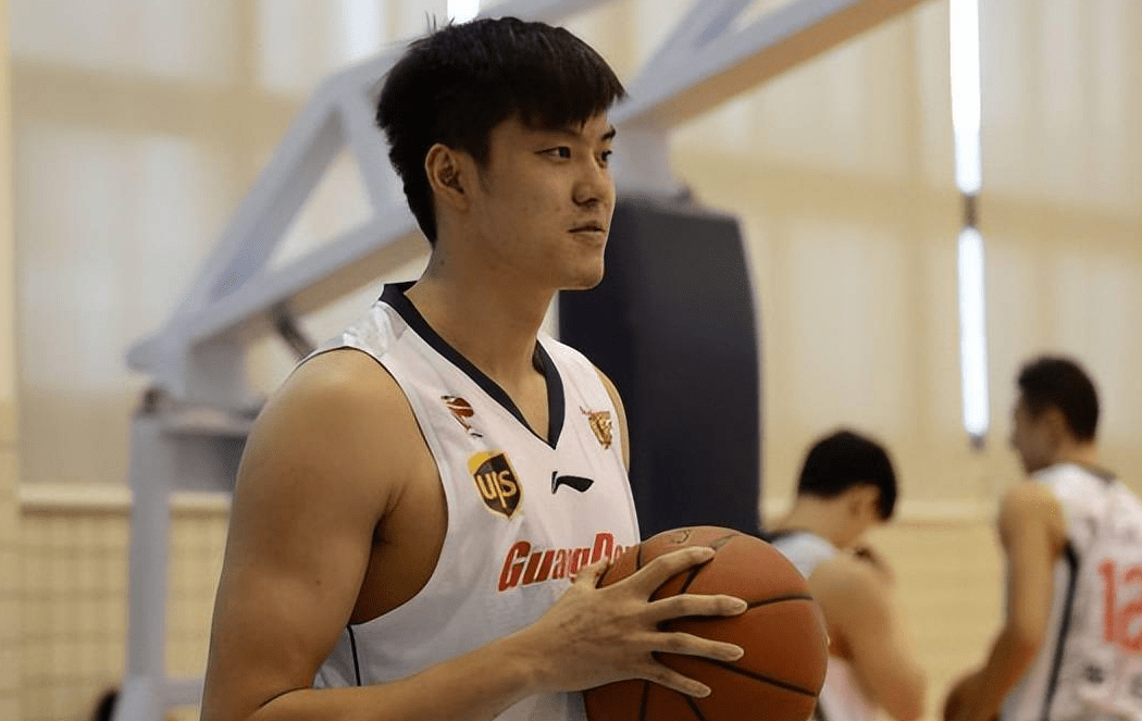 kaiyun官网-里程碑夜！广东宏远调整名单；欧超杯今晨刷纪录；话题不断；年轻球员得到机会的简单介绍-kaiyun官网