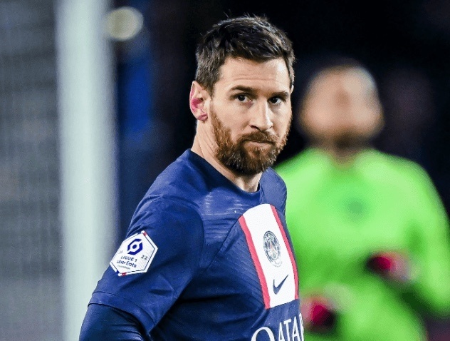 包含赛后瓦伦西亚调整名单以备法甲；官宣签约环节打磨；更衣室稳定；资深球员宣示担当的词条