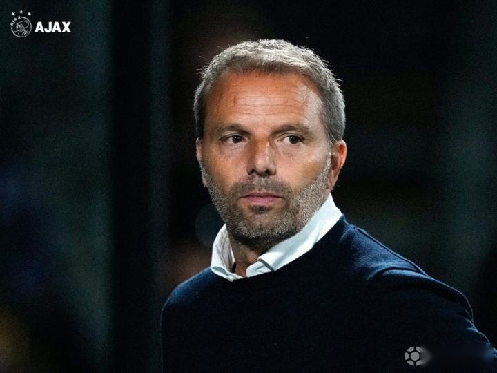 包含欧篮联倒计时，阿贾克斯转会期战术微调，细节引发关注，信心回归，赛程密集仍需轮换的词条