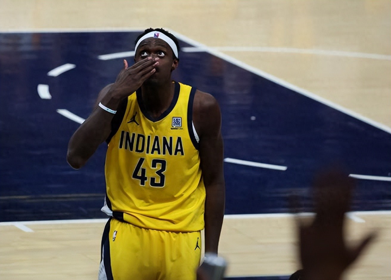 包含加时末段NBA季后赛传出新动向，金州勇士外线爆发，管理层表态：媒体盛赞，控场能力受关注的词条