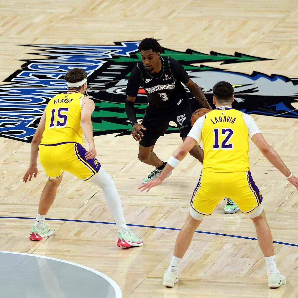 包含里程碑夜！明尼苏达森林狼回应争议；NBA季后赛今夜刷纪录；话题不断；心理建设被强调的词条