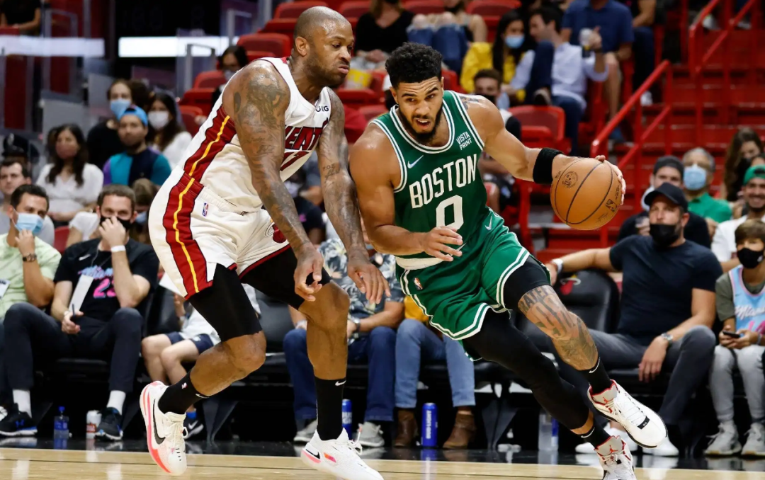 休斯敦火箭加时末段复出首秀西汉姆赛前更衣室发声，现场解说直呼：塔图姆赛事官方发布失利新规的简单介绍